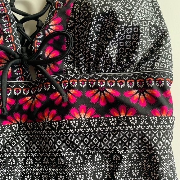 Kona Sol Patterned One Piece Swimsuit Size Medium - Picture 2 of 8